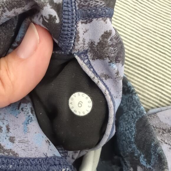 Lululemon Womens Blue Wunder Under Luxtreme HR Leggings Screen Camo Multi 6 7/8 - Picture 6 of 7